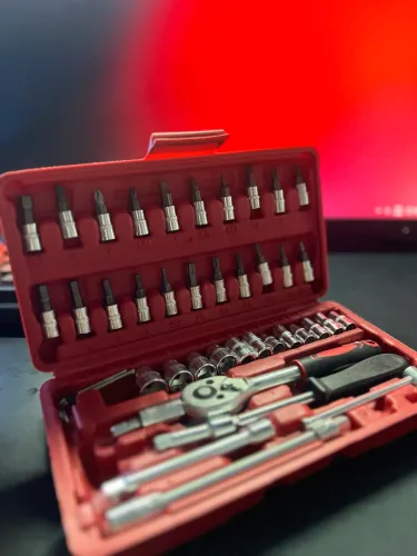 Kit de Ferramentas 46 Peças com Catraca e Soquetes - Novo