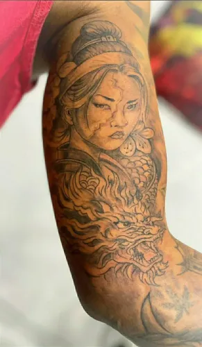 Tattoo Profissional " aceito oferta " pego peça no rolo