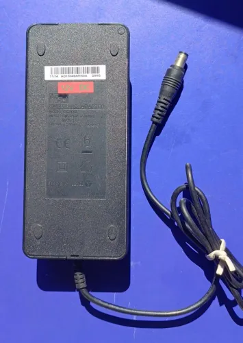 Fonte de alimentação AcBel Mod. ADD013 de 12V 4A - Original