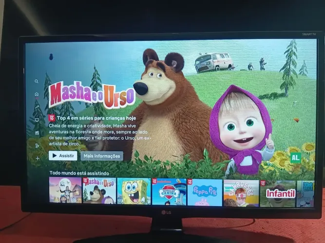 Smart tv lg 28 polegadas, so uma manchinha pequena