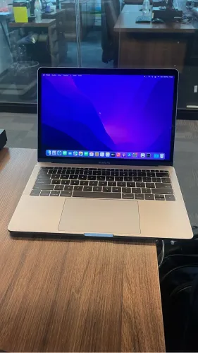 MacBook Pro 2017 / 8G - 256GB