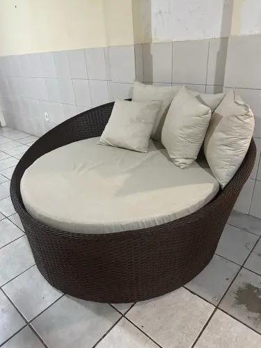 Sofá Chaise Redondo em Fibra Sintética com Almofadas - Lindo e Confortável