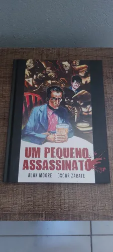 Um pequeno assassinato por Alan Moore