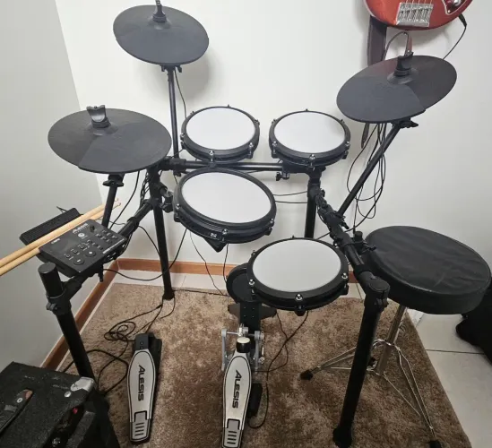 Bateria Alesis Nitro Max