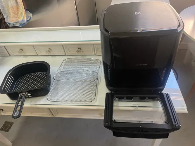 Air Fryer Preta Eletrolux Rita Lobo Seminova R$150