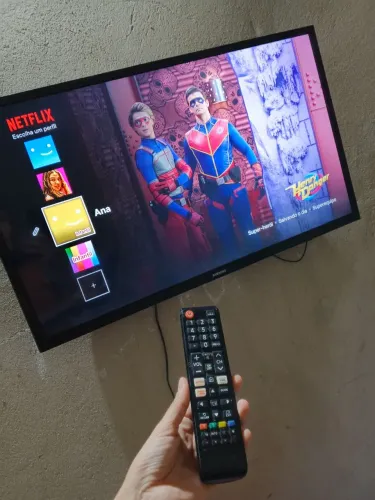 SMART TV SAMSUNG de 32° seminova,na garantia,com nota fiscal R$ 700