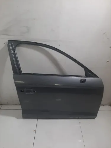Porta dianteira audi a3 2012/2015 lado direito