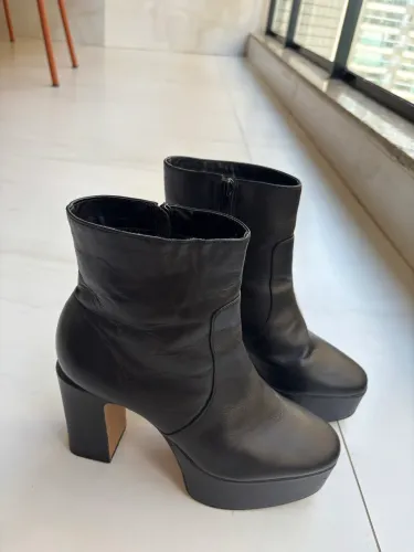 Bota Cano Curto Salto Alto Grosso