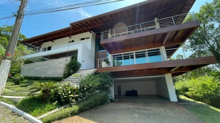 Imóvel para venda possui 812 metros quadrados com 6 quartos em Sambaqui - Florianópolis - 