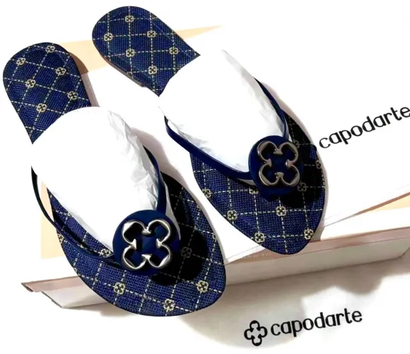 Rasteira Feminina CAPODARTE, NOVA. Cor Azul Escuro.