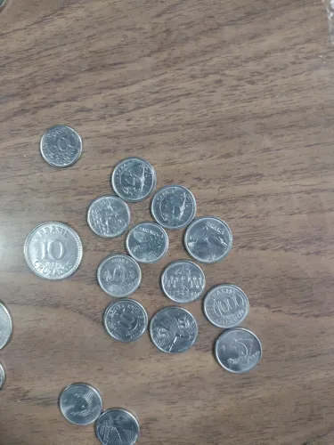 Vendo várias moedas antigas valor a combinar 