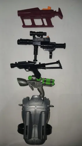 boneco falcon/ action man/ max steel 30 cm: kit de armas Futuristas