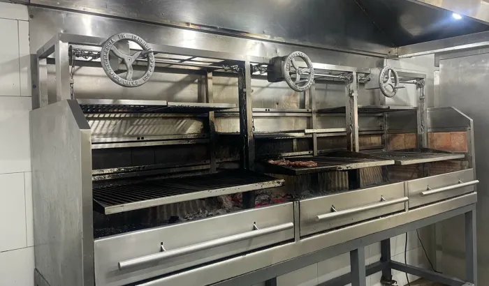 Churrasqueira parrilla em excelente estado
