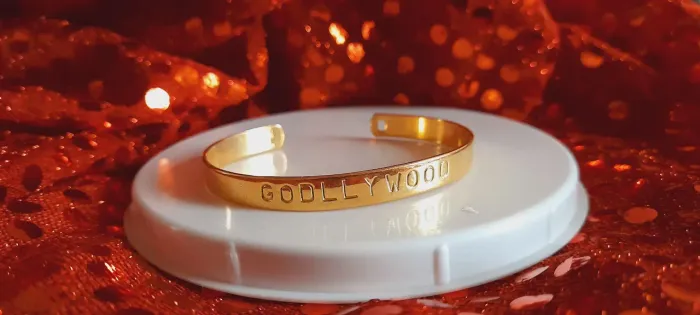 Bracelete dourado ajustável 