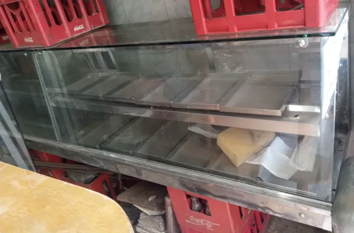 Estufa trapezoidal em vidro e inox, 39cmx57 largura, 63cm de altura, 2,40m comprimento