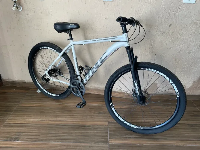 Bicicleta aro 29 tamanho 21. 