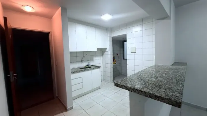 Excelente apartamento 2 quartos parcialmente com armarios no Setor Negrão de Lima