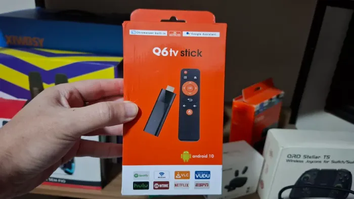 Q6 TV Stick 4k Ultra Google assistante Android 10.