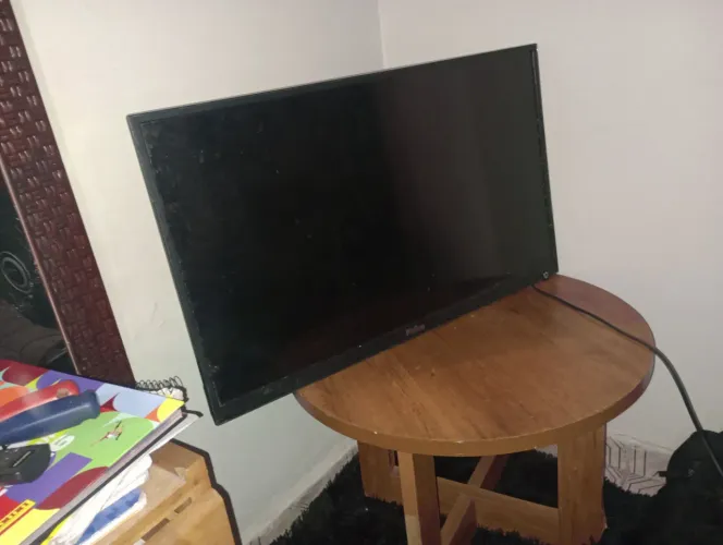 Tv 32 polegadas com listras na tela 