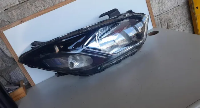 Farol Prisma/Onix 2015 lado direito original usado<br>
