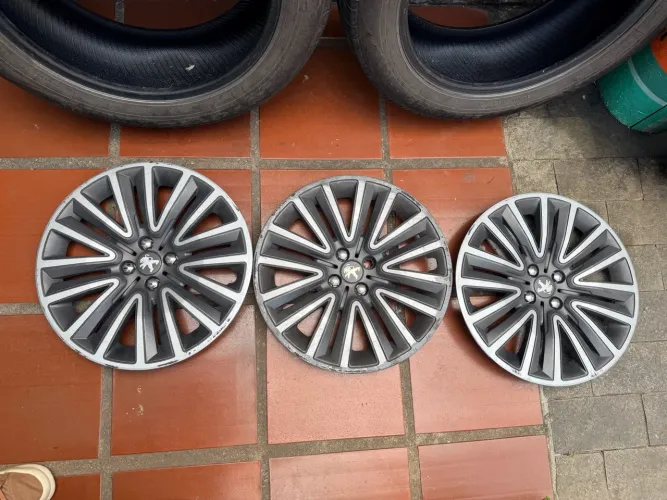 3 calotas originais Peugeot 2008 - R16
