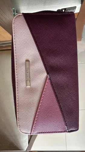 Carteira Lilás e roxa com vários compartimentos e zíper - marca stradivarius