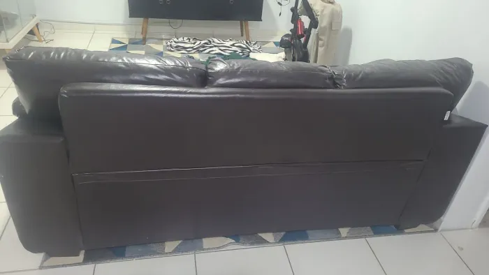 Sofa de courino 3 lugares
