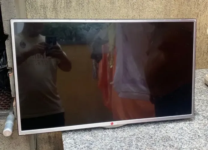 TV LG 32 Polegadas - Tela com Defeito