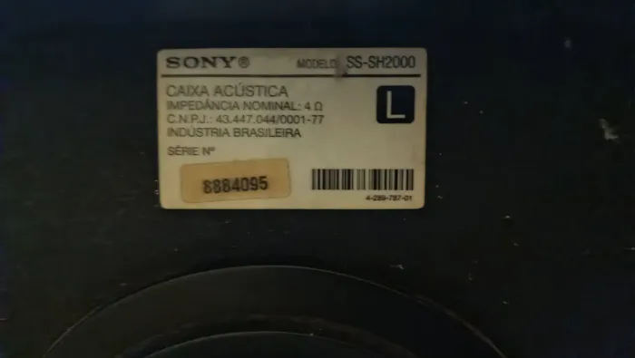 Vendo caixa de som e teclado novo da Revas...