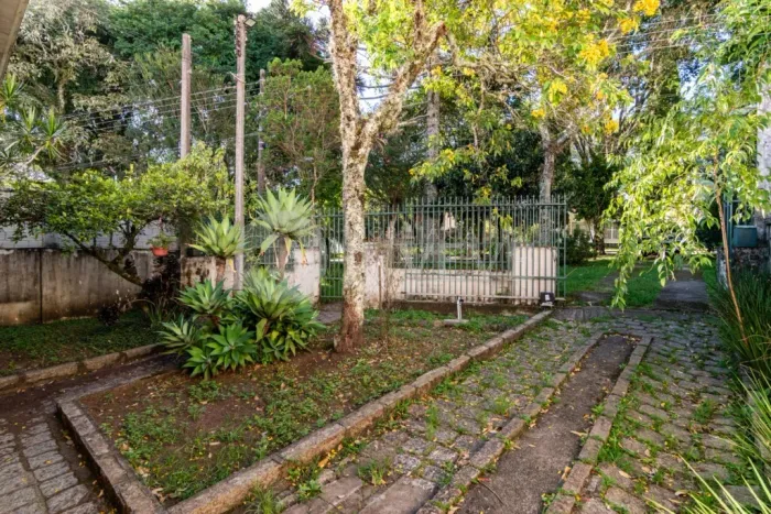 IMOBILIARIA JUVEVE VENDE TERRENO COM UMA RESIDENCIA NA RUA SETE DE SETEMBRO 435 PROXIMO AO