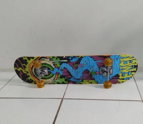 Kit skate juvenil 78cm + equipamentos de proteção