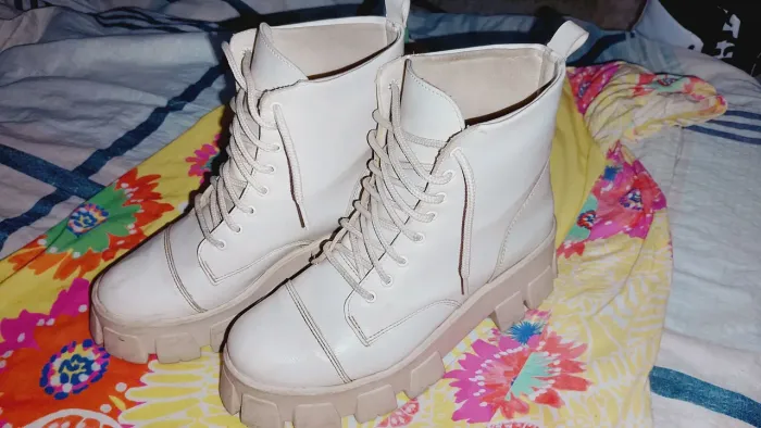Bota off white Tam 37 super conservada 