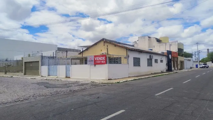 VENDO - CASA PARA FINS COMERCIAIS - 357,50M2 - RUA JOSÉ PETITINGA - JUAZEIRO Ba