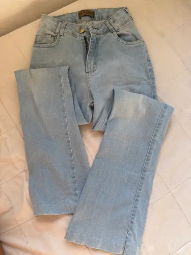Calça flare jeans clara 