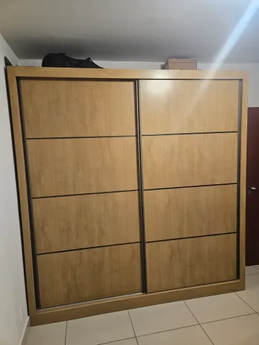 Guarda-roupas casal grande