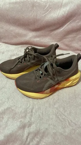 Tênis ASICS Novablast 5 Feminino
