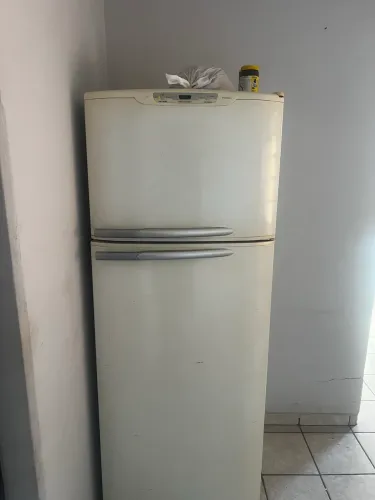 Sofá e geladeira