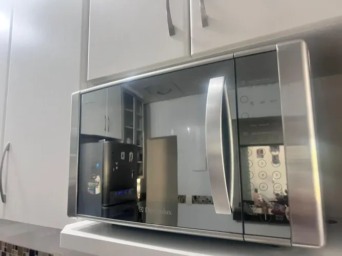 Micro-ondas Electrolux Inox Espelhado - Excelente Estado