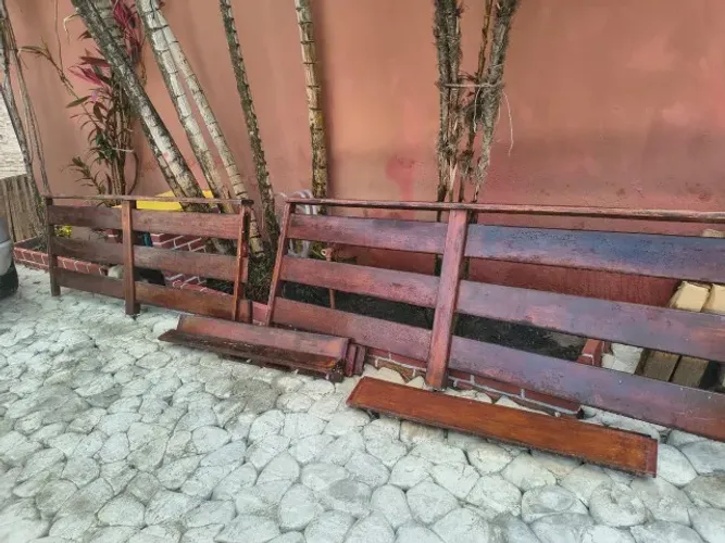 PARAPEITO PARA SACADA EM MADEIRA MASSARANDUBA