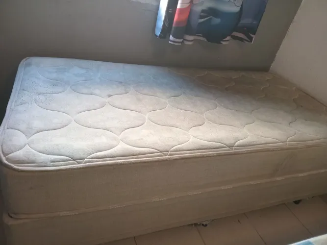 Cama box com colchão...