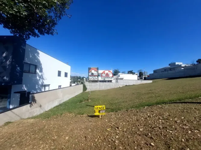 Terreno à Venda no Condomínio Reserva dos Lagos - Pindamonhangaba