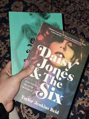 Kit Livros - "Daisy, Jones & The Six" & "Os Sete Maridos de Evelyn Hugo"