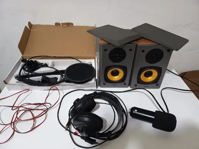 Monitor De Áudio Edifier R1000t4 + Microfone + Fone de referência