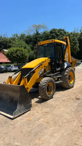 RETROESCAVADEIRA JCB 3C 2013 4X4
