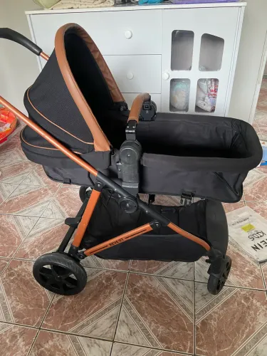 Vende-se carrinho Moisés com bebê conforto 