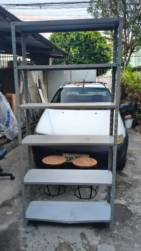 Estante enferrujada LEIA