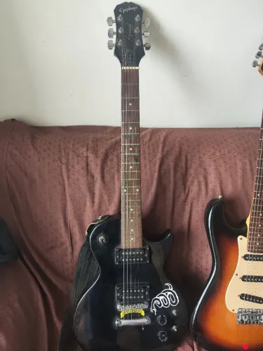 Guitarra semi nova