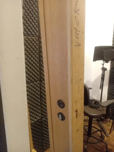 Porta de madeira acústica 213x69cm Isolamento 30db completo