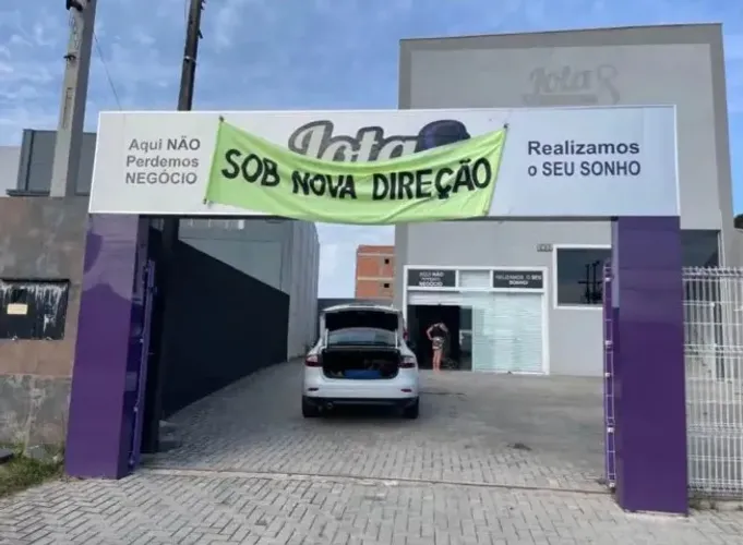 Vendo portal seminovo em ACM com iluminação