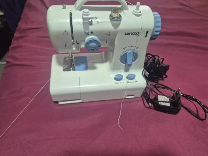 Máquina de costura reta Lenoxx Pratic | Portátil
